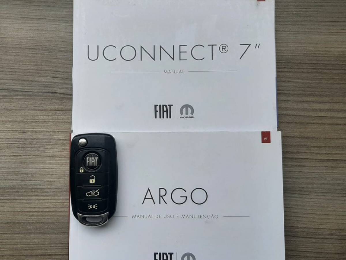FIAT - ARGO - 2021/2022 - Vermelha - R$ 76.900,00