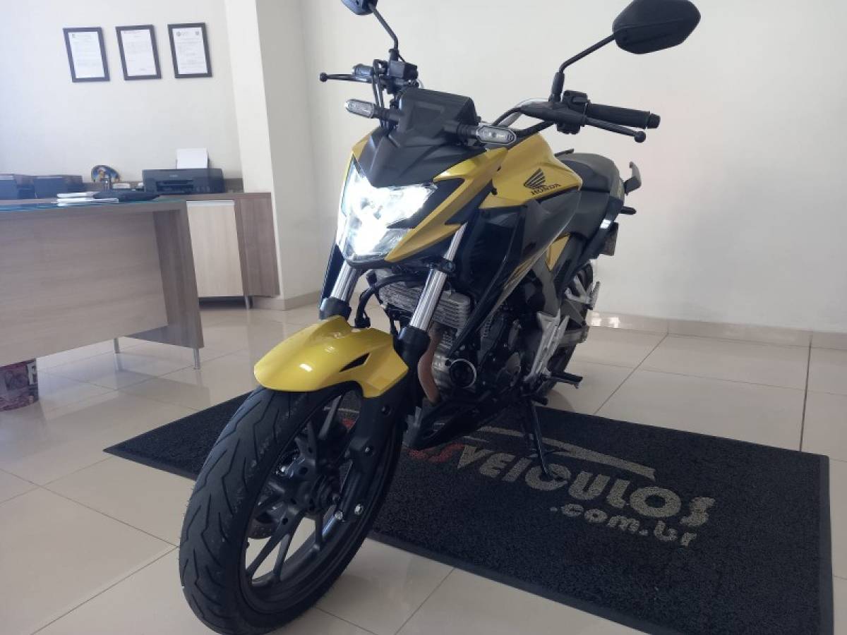 HONDA - CB 300F TWISTER - 2024/2024 - Dourada - R$ 25.900,00
