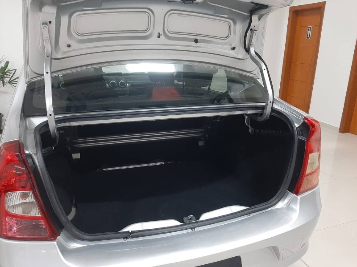 RENAULT - LOGAN - 2011/2011 - Prata - R$ 26.900,00