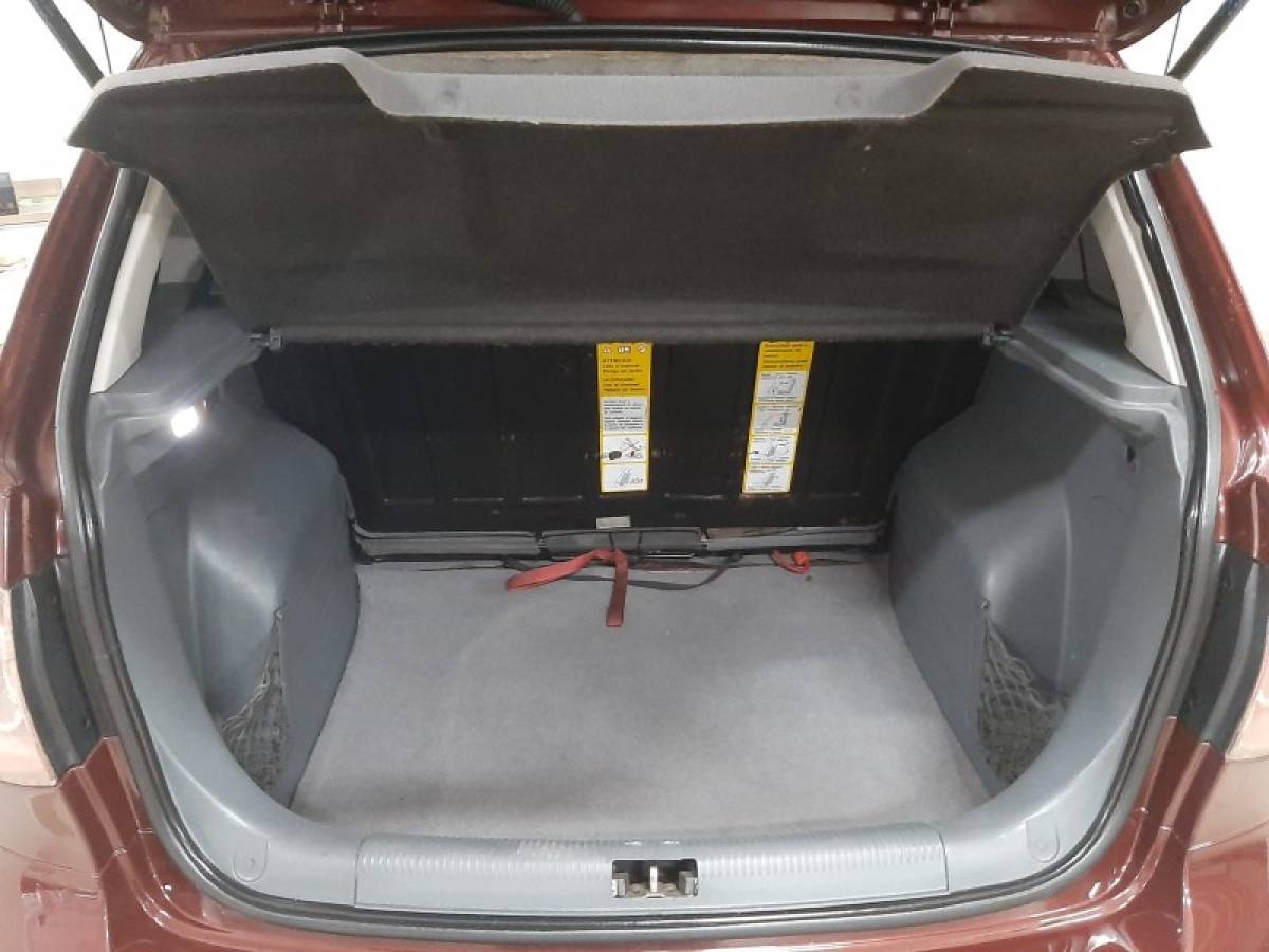 VOLKSWAGEN - SPACEFOX - 2007/2008 - Vermelha - R$ 29.900,00