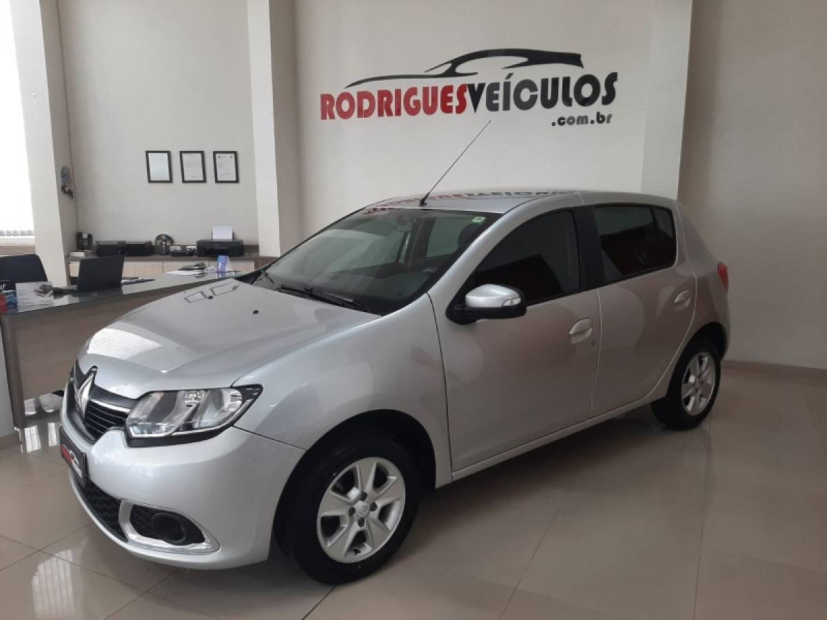 RENAULT - SANDERO - 2014/2015 - Prata - R$ 44.900,00