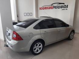 FORD - FOCUS - 2010/2011 - Prata - R$ 44.900,00