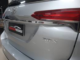 TOYOTA - HILUX SW4 - 2018/2018 - Prata - R$ 229.000,00