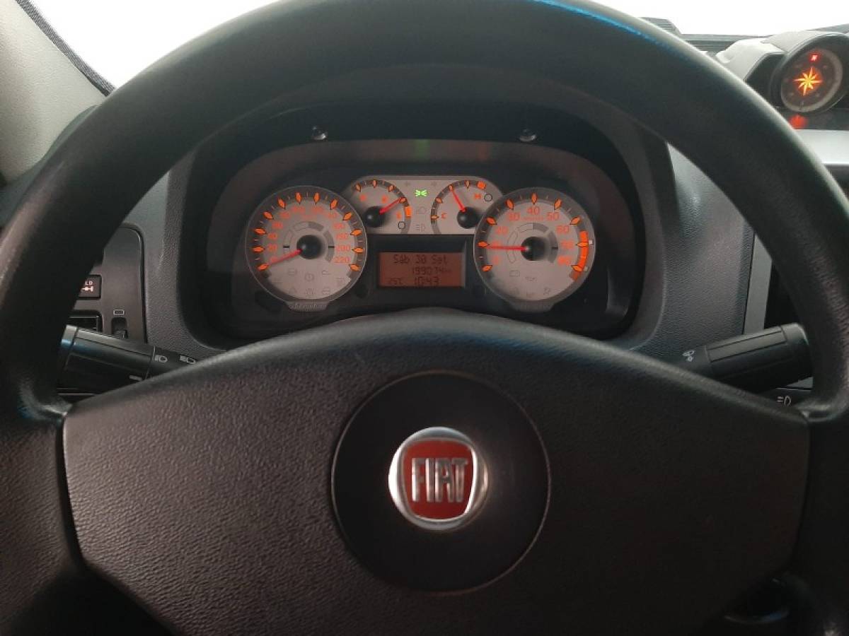 FIAT - STRADA - 2011/2012 - Preta - R$ 53.800,00