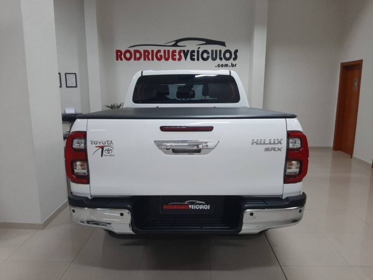 TOYOTA - HILUX - 2022/2022 - Branca - R$ 259.000,00