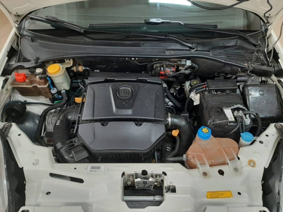 FIAT - PUNTO - 2014/2015 - Branca - R$ 54.900,00