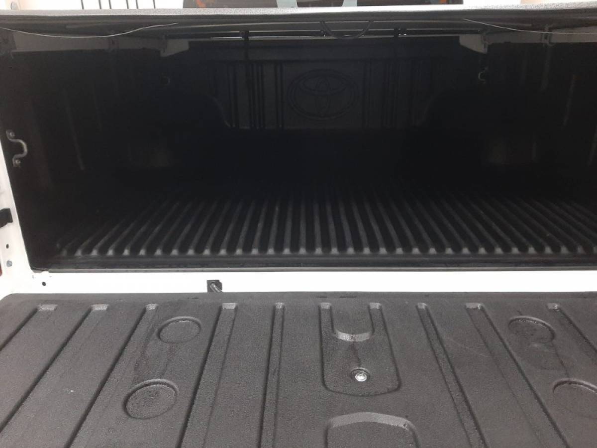 TOYOTA - HILUX - 2022/2022 - Branca - R$ 259.000,00