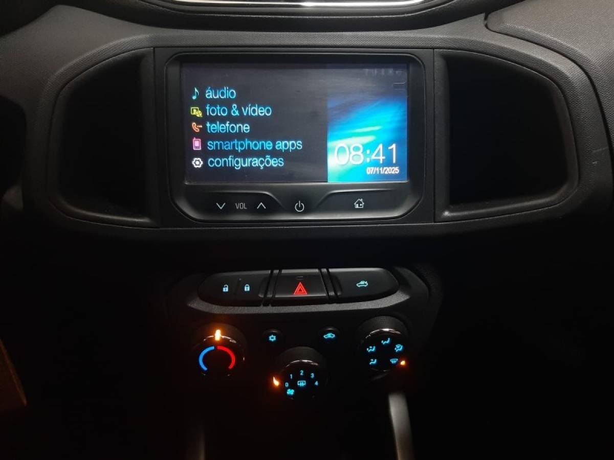 CHEVROLET - ONIX - 2014/2015 - Cinza - R$ 49.900,00