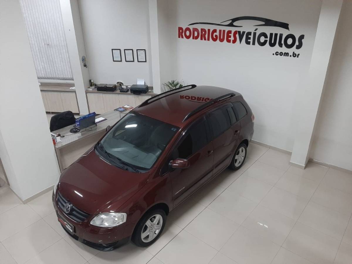 VOLKSWAGEN - SPACEFOX - 2007/2008 - Vermelha - R$ 29.900,00