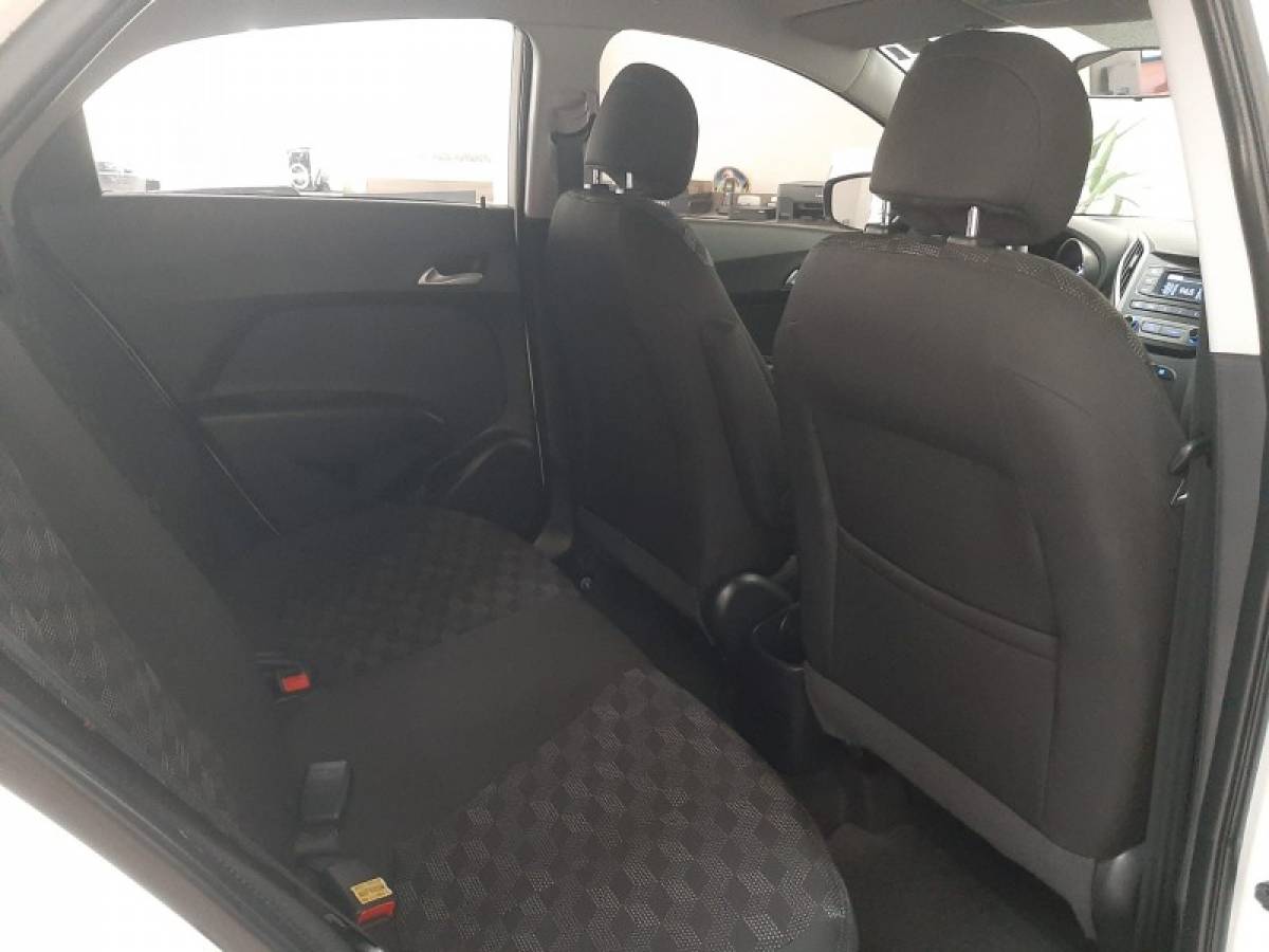 HYUNDAI - HB20 - 2017/2018 - Branca - R$ 64.900,00