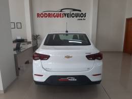CHEVROLET - ONIX - 2022/2023 - Branca - R$ 88.900,00
