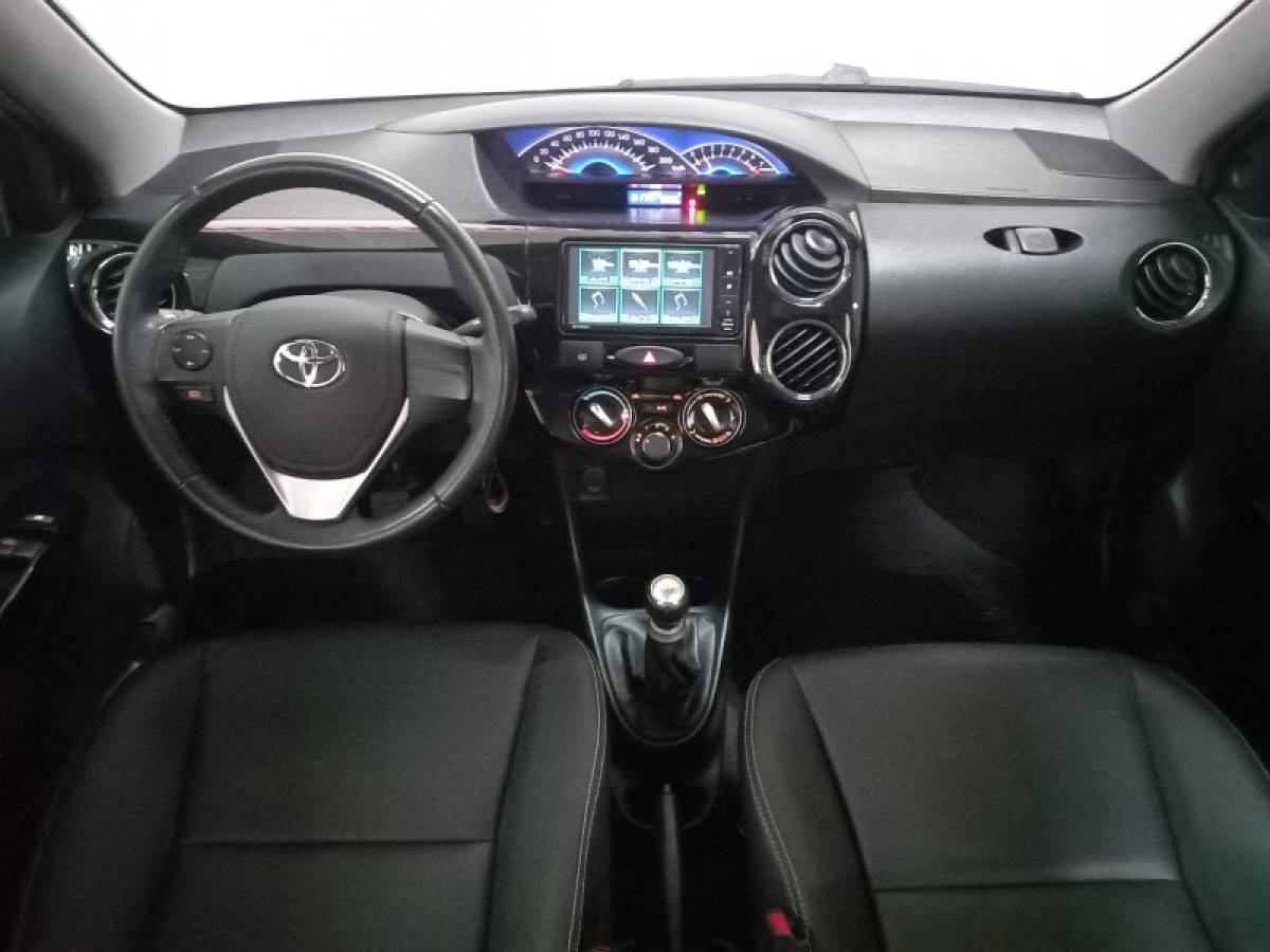 TOYOTA - ETIOS CROSS - 2015/2016 - Prata - R$ 54.900,00