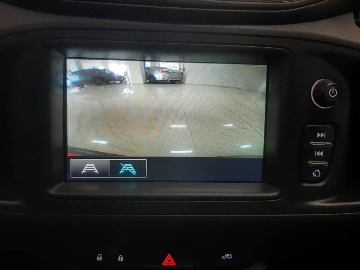 CHEVROLET - PRISMA - 2018/2019 - Branca - R$ 63.900,00