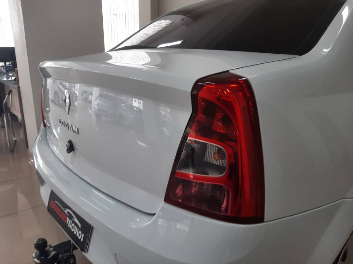RENAULT - LOGAN - 2013/2013 - Branca - R$ 25.400,00