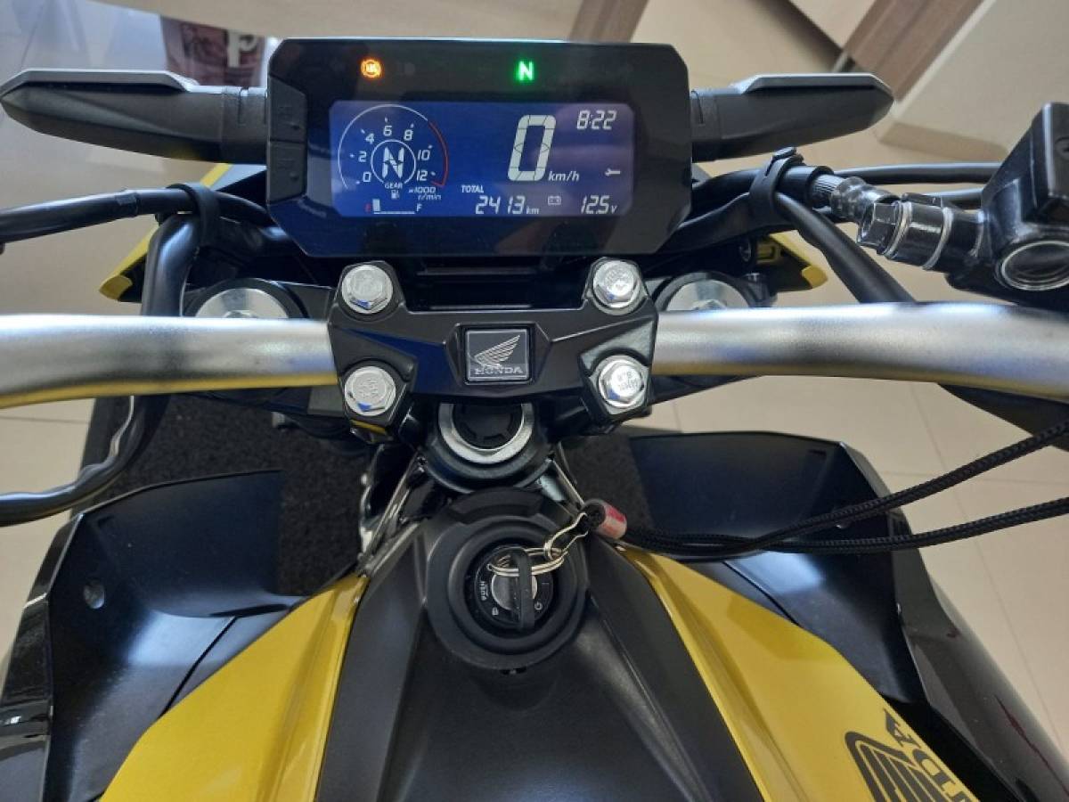 HONDA - CB 300F TWISTER - 2024/2024 - Dourada - R$ 25.900,00