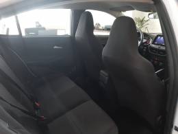 CHEVROLET - ONIX - 2022/2023 - Branca - R$ 88.900,00