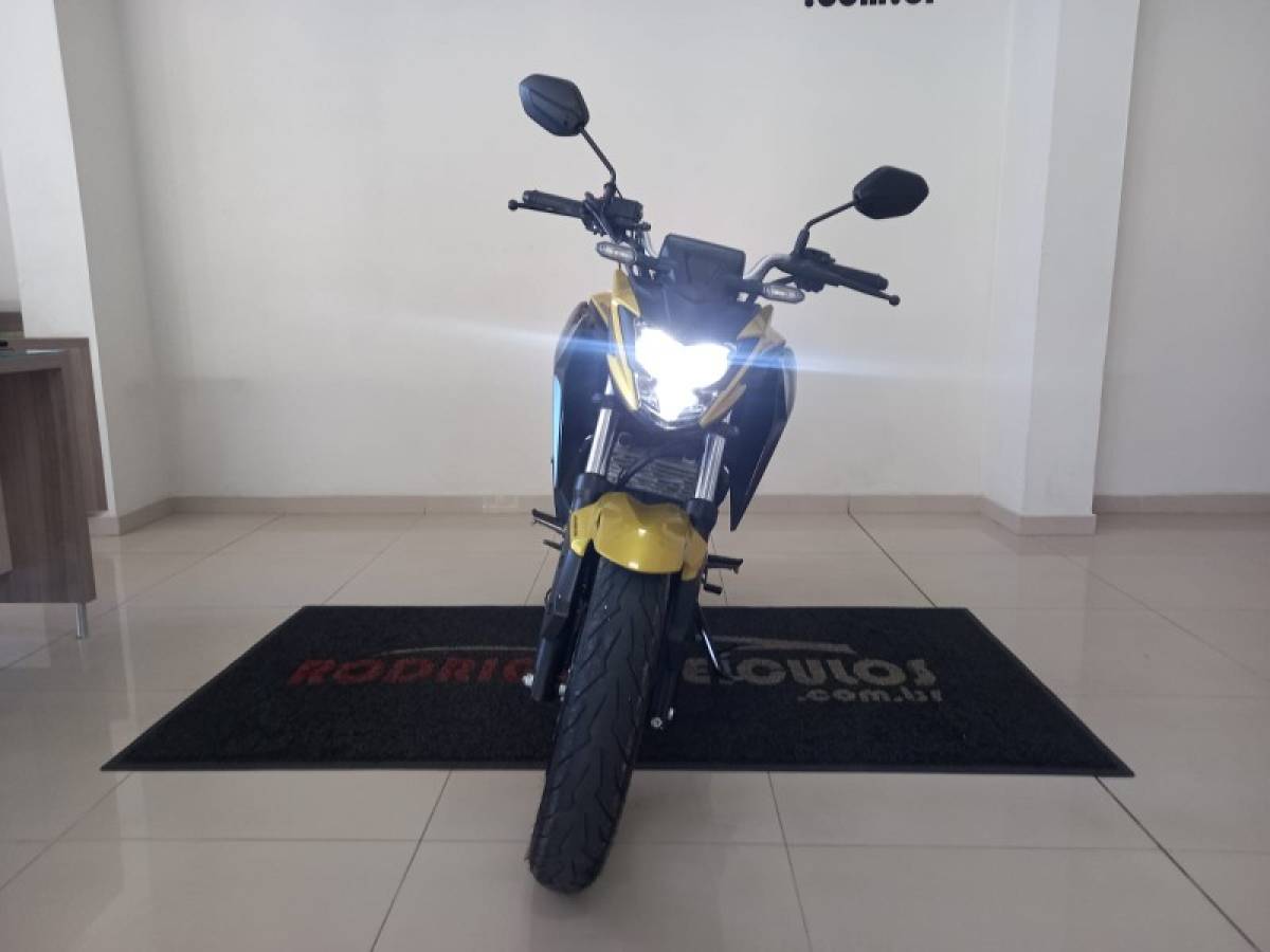 HONDA - CB 300F TWISTER - 2024/2024 - Dourada - R$ 25.900,00