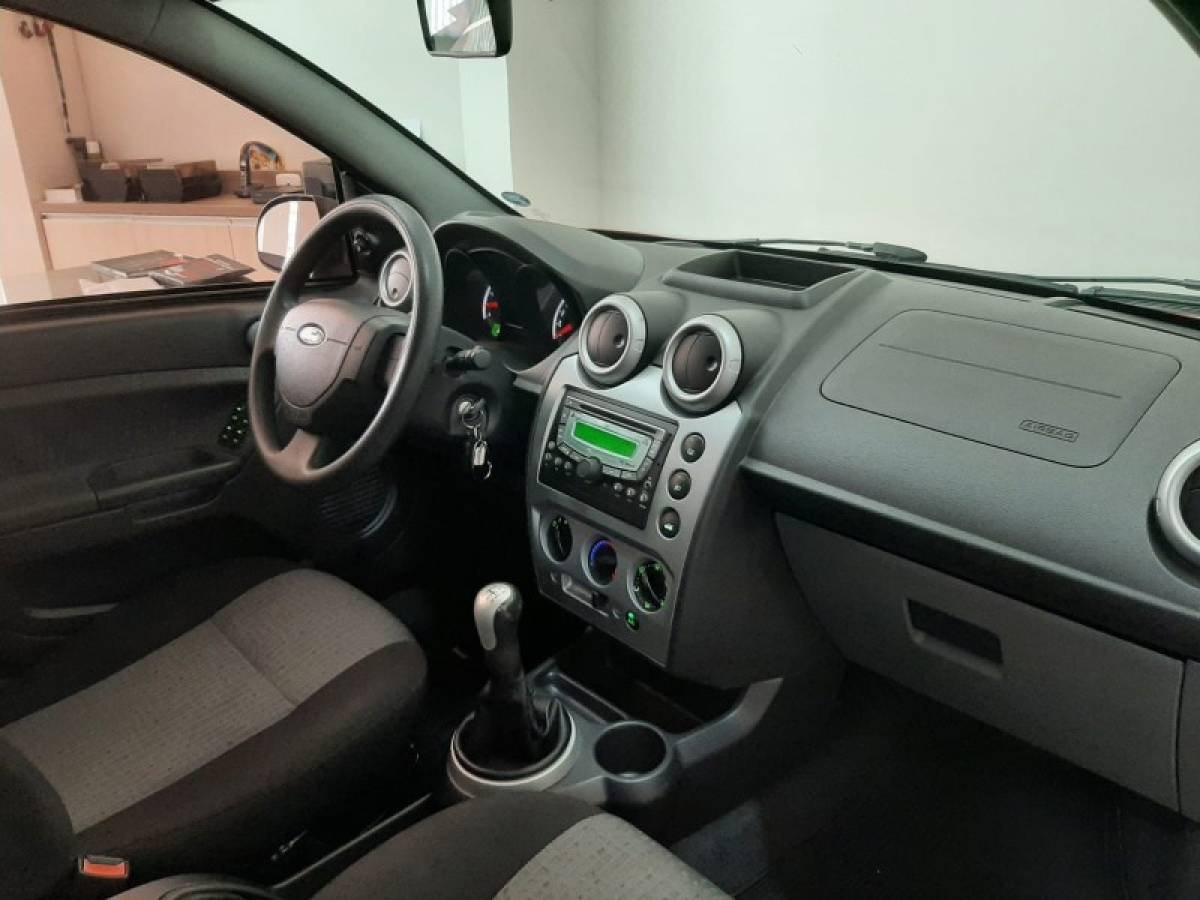 FORD - FIESTA - 2012/2012 - Vermelha - R$ 32.900,00