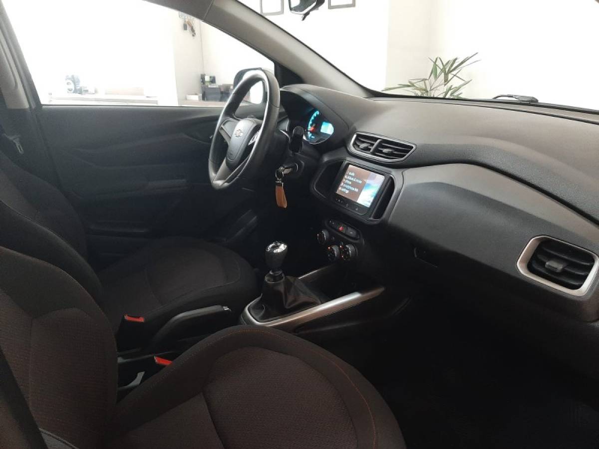 CHEVROLET - ONIX - 2015/2016 - Prata - R$ 54.900,00