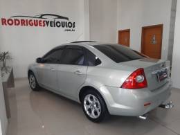 FORD - FOCUS - 2010/2011 - Prata - R$ 44.900,00