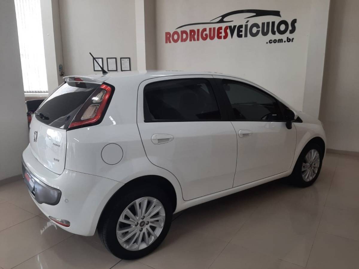 FIAT - PUNTO - 2015/2016 - Branca - R$ 47.900,00