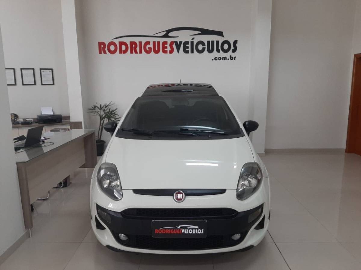 FIAT - PUNTO - 2014/2015 - Branca - R$ 54.900,00