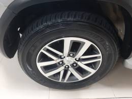 TOYOTA - HILUX SW4 - 2018/2018 - Prata - R$ 229.000,00