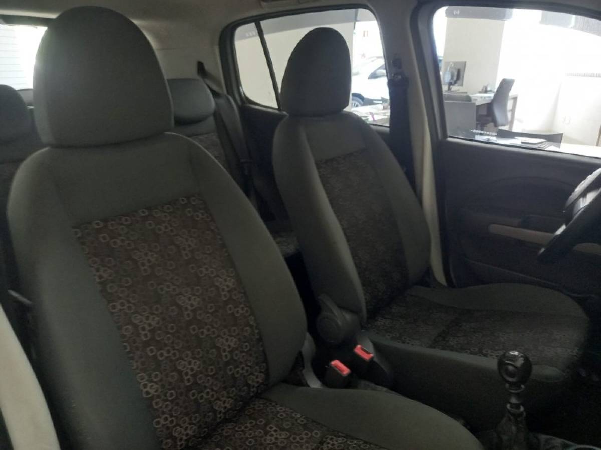 FIAT - UNO - 2010/2011 - Prata - R$ 28.900,00