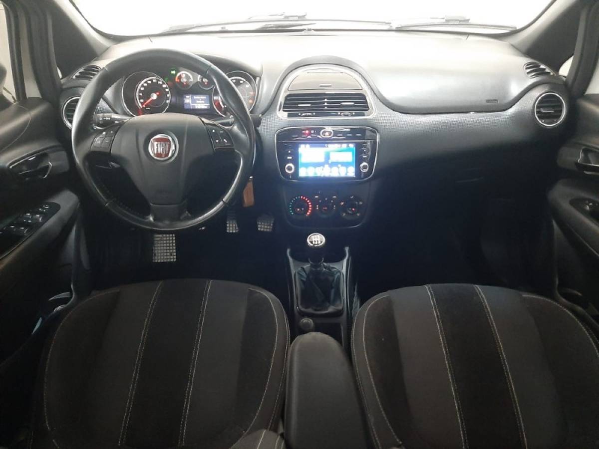 FIAT - PUNTO - 2014/2015 - Branca - R$ 54.900,00