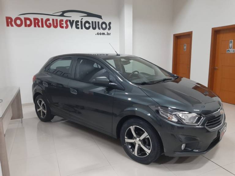 CHEVROLET - ONIX - 2019/2019 - Cinza - R$ 66.900,00