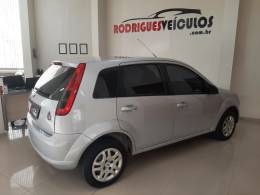 FORD - FIESTA - 2013/2014 - Prata - R$ 33.900,00