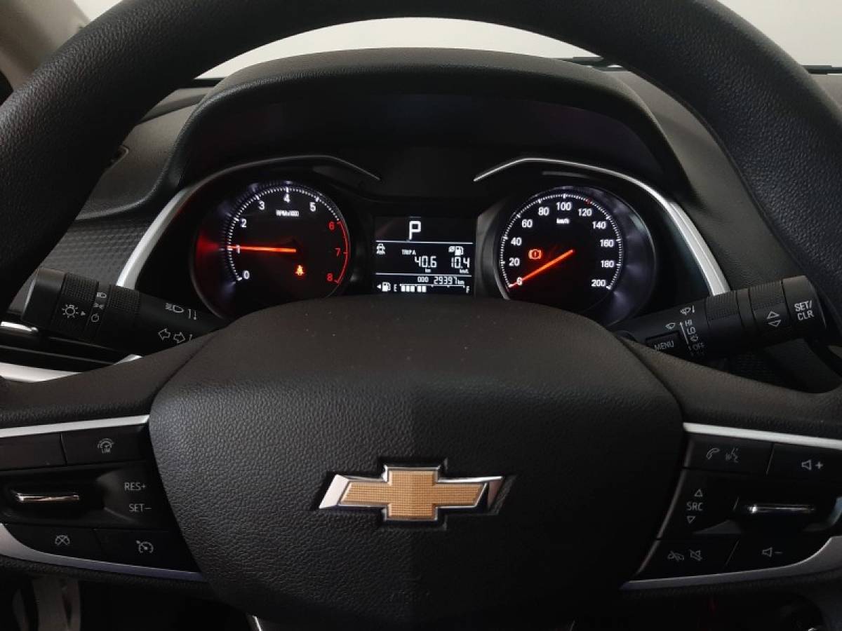 CHEVROLET - ONIX - 2022/2023 - Branca - R$ 88.900,00