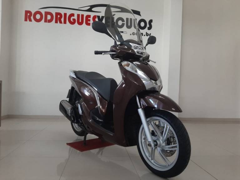 HONDA - SH 300I - 2019/2019 - Marrom - R$ 18.900,00