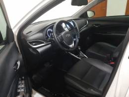 TOYOTA - YARIS - 2018/2019 - Branca - R$ 82.900,00
