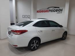 TOYOTA - YARIS - 2018/2019 - Branca - R$ 82.900,00