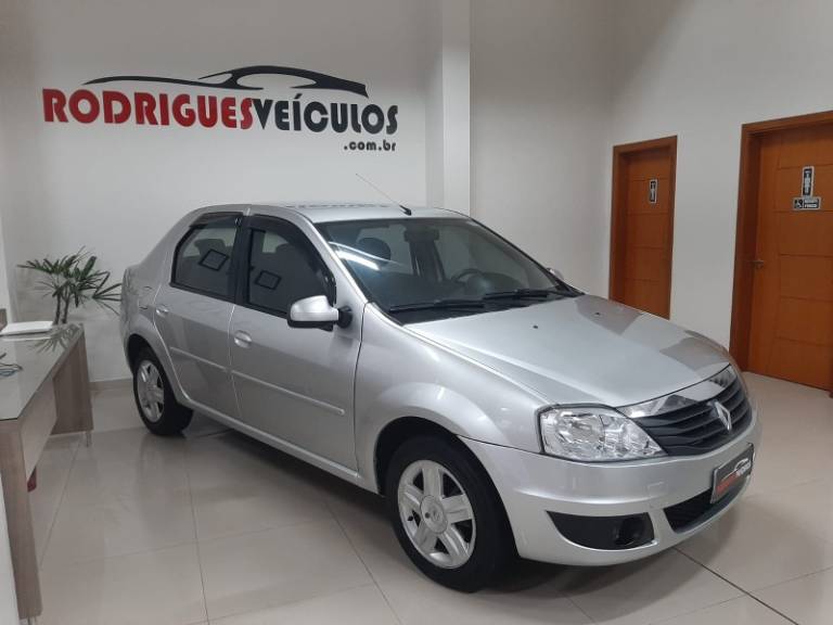 RENAULT - LOGAN - 2011/2011 - Prata - R$ 26.900,00