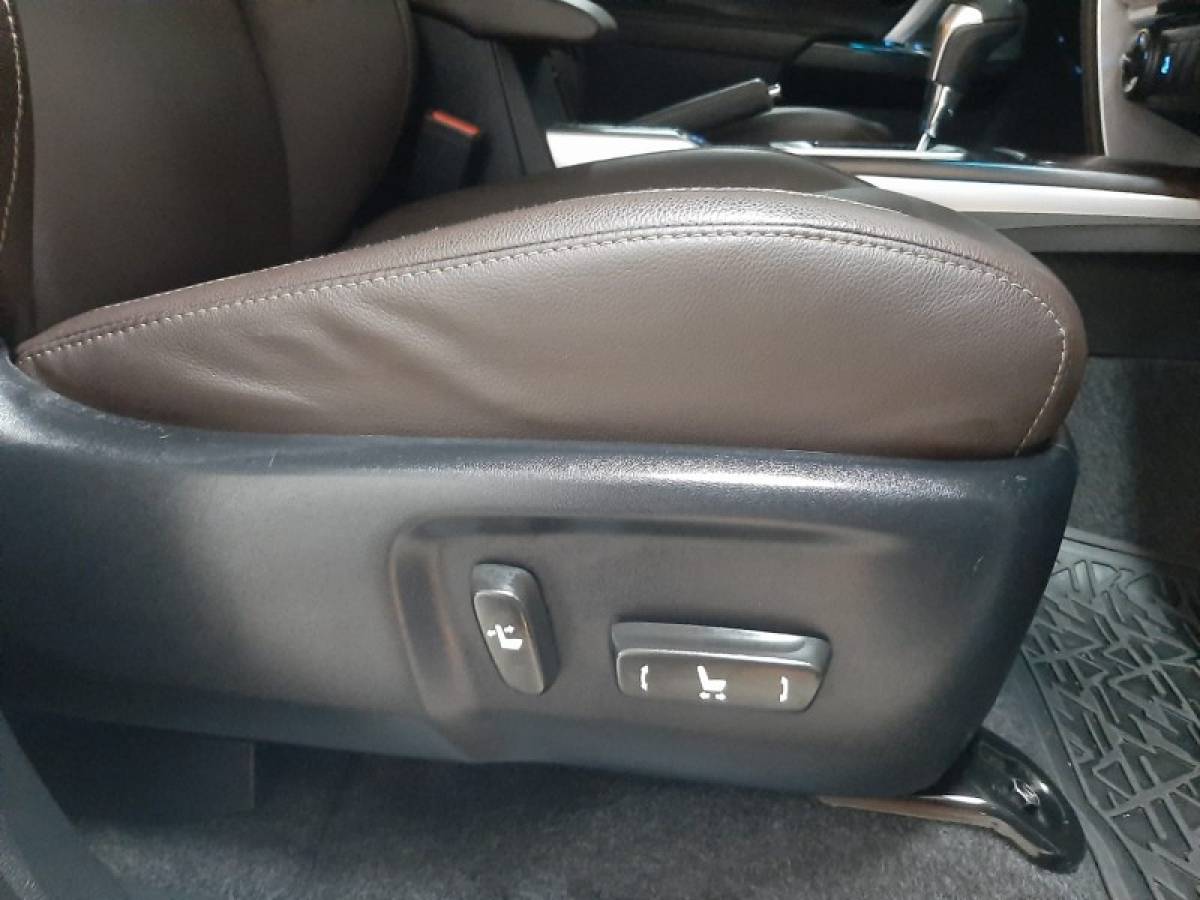 TOYOTA - HILUX SW4 - 2018/2018 - Prata - R$ 229.000,00