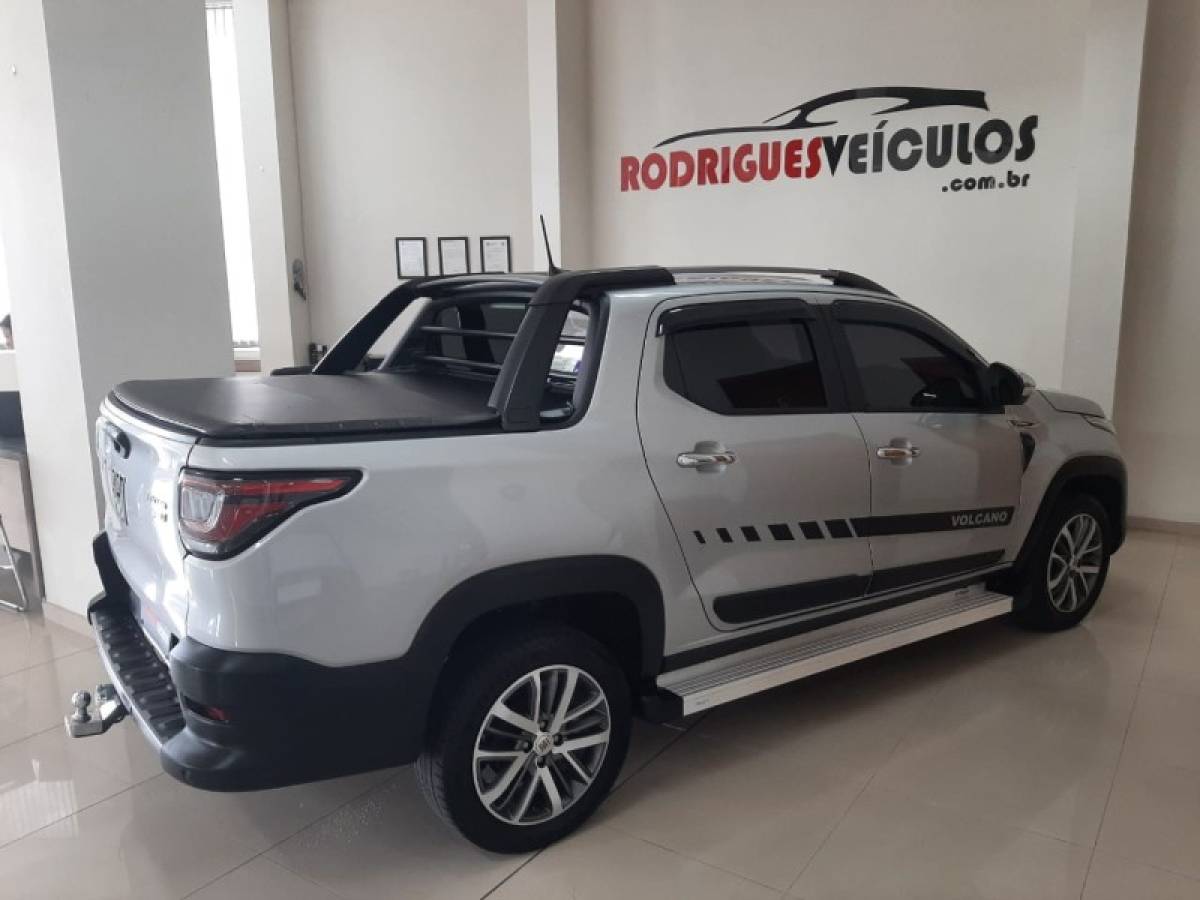 FIAT - STRADA - 2022/2022 - Prata - R$ 105.900,00