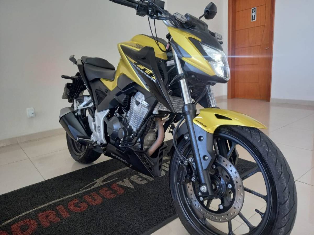 HONDA - CB 300F TWISTER - 2024/2024 - Dourada - R$ 25.900,00