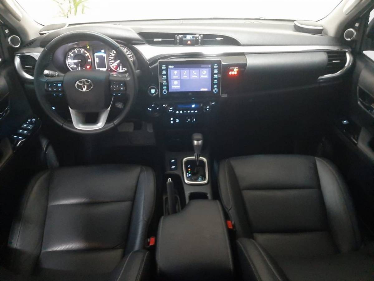 TOYOTA - HILUX - 2022/2022 - Branca - R$ 259.000,00