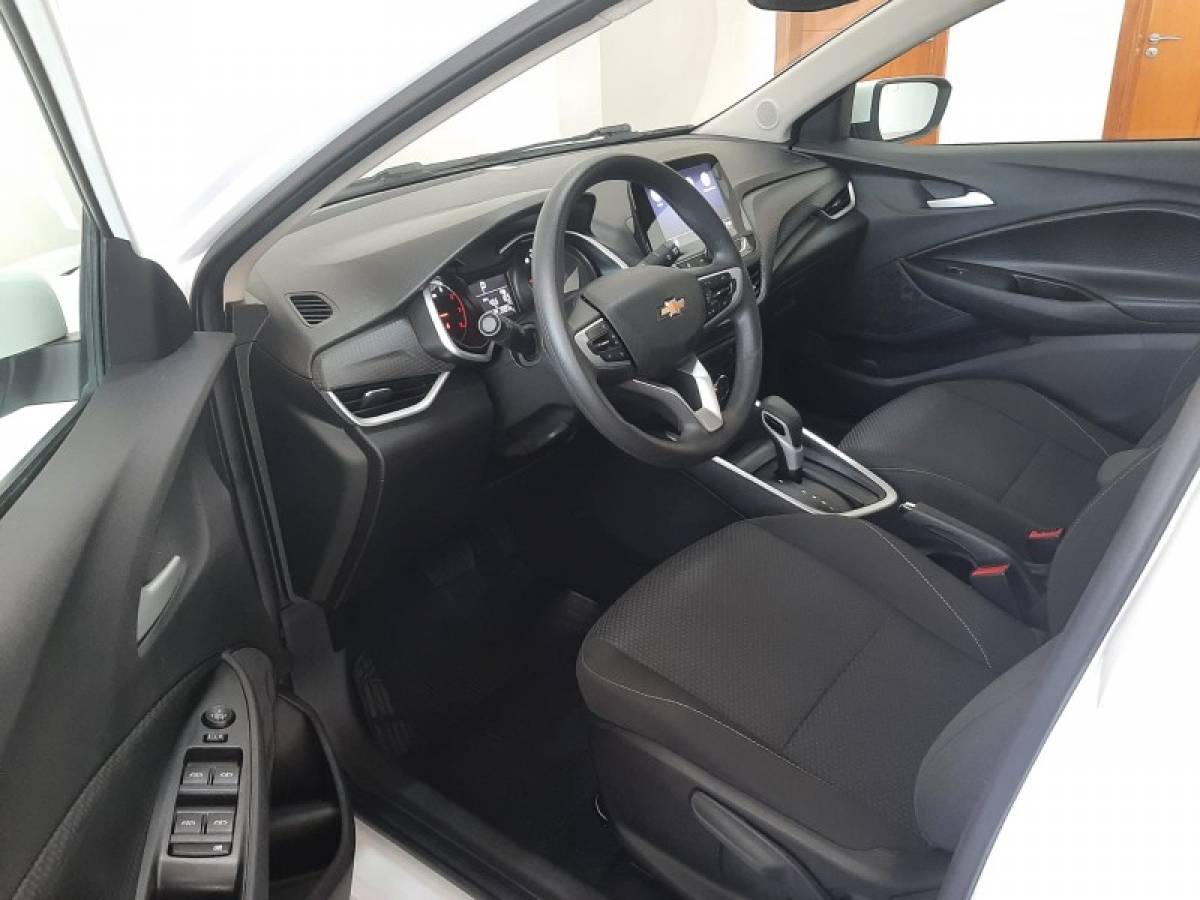 CHEVROLET - ONIX - 2022/2023 - Branca - R$ 88.900,00