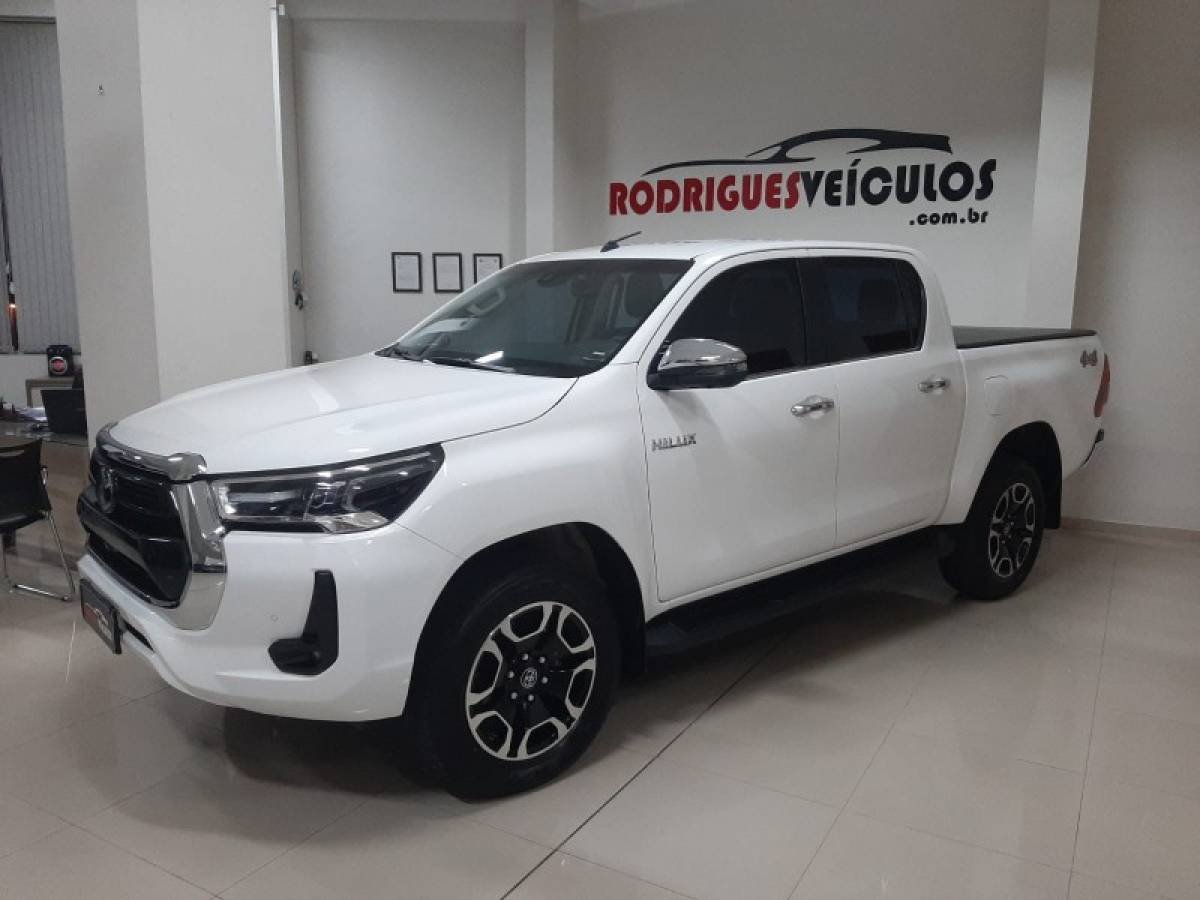 TOYOTA - HILUX - 2022/2022 - Branca - R$ 259.000,00