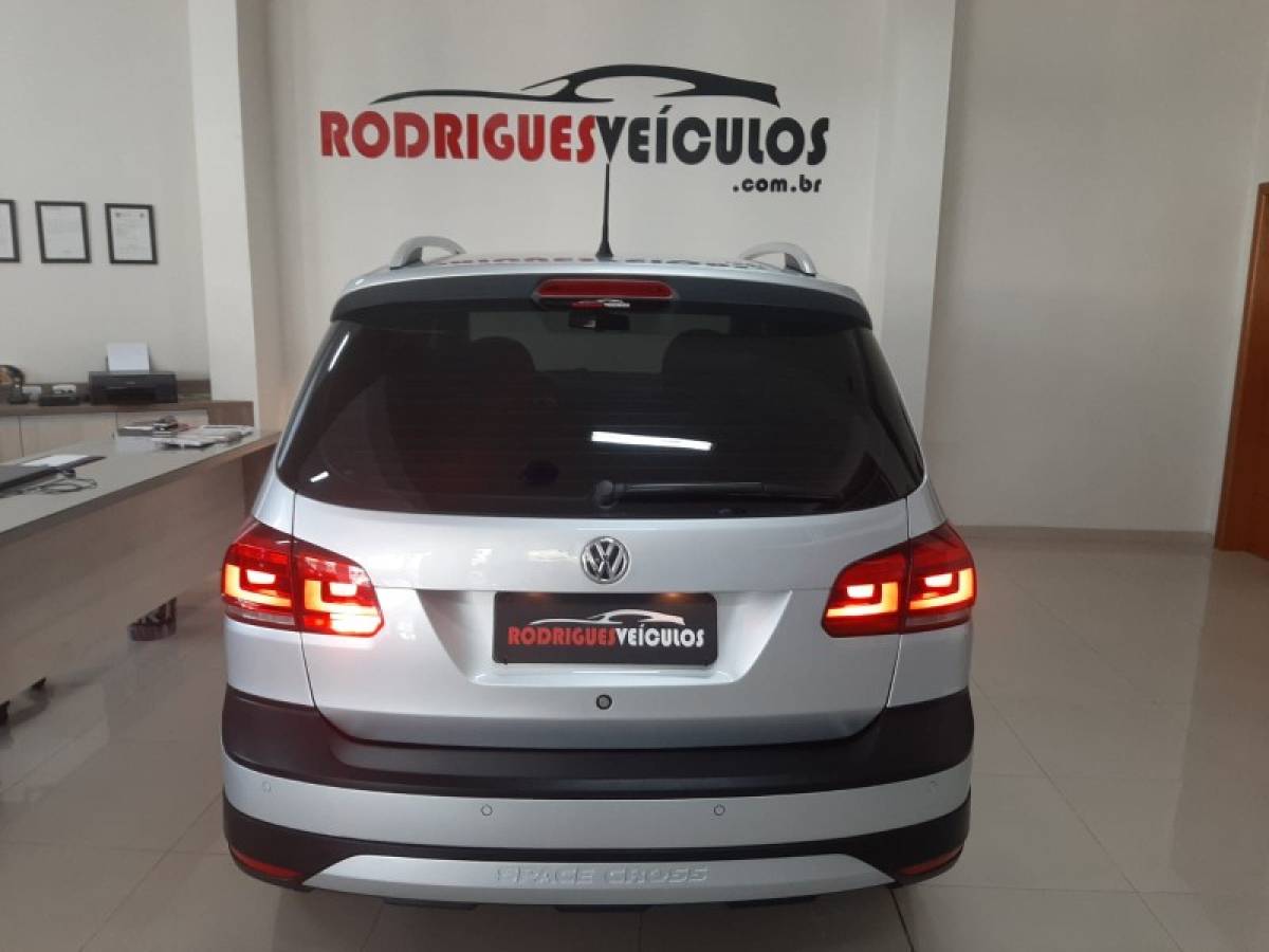 VOLKSWAGEN - SPACE CROSS - 2015/2015 - Prata - R$ 64.900,00