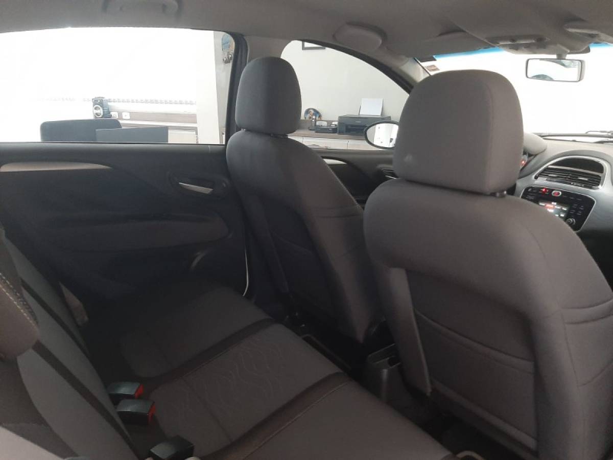 FIAT - PUNTO - 2015/2016 - Branca - R$ 47.900,00