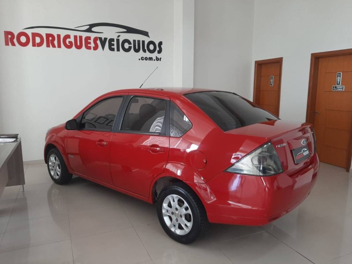 FORD - FIESTA - 2012/2012 - Vermelha - R$ 32.900,00