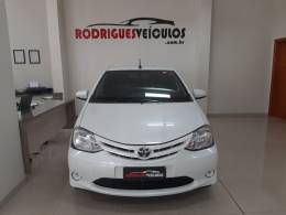 TOYOTA - ETIOS - 2016/2017 - Branca - R$ 59.900,00