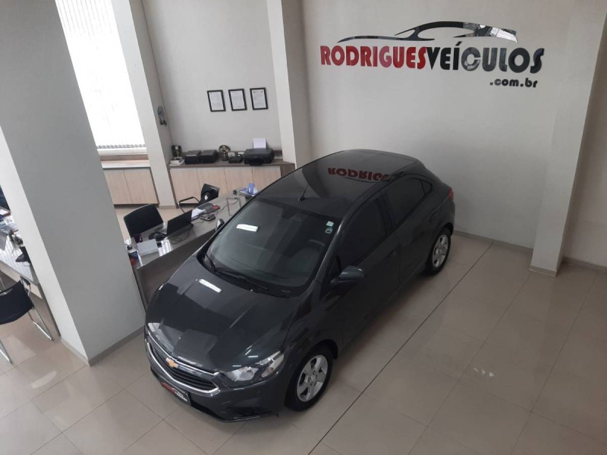 CHEVROLET - ONIX - 2018/2019 - Cinza - R$ 65.900,00