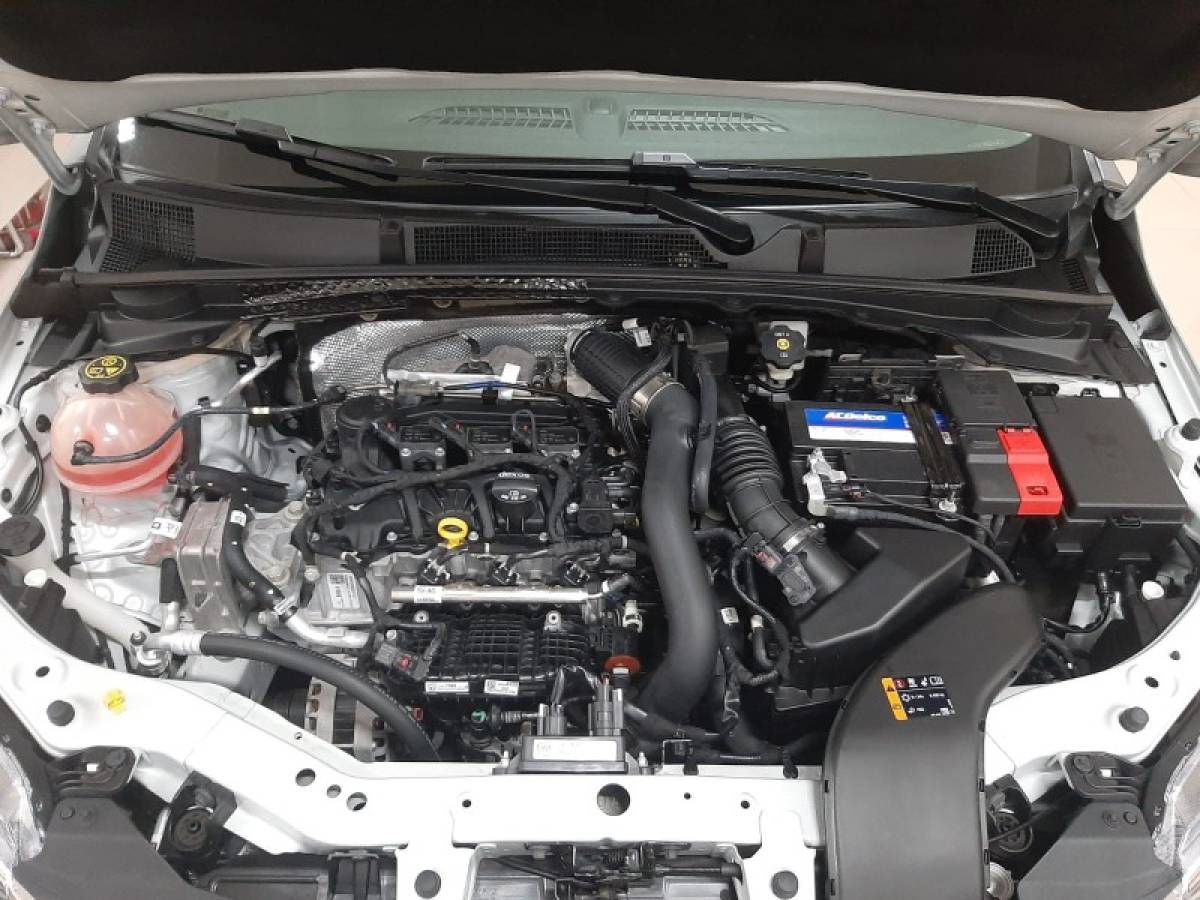 CHEVROLET - ONIX - 2023/2024 - Prata - R$ 92.900,00