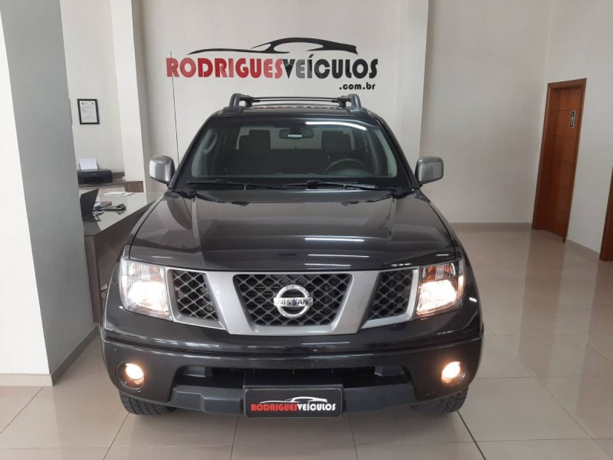 NISSAN - FRONTIER - 2012/2013 - Preta - R$ 104.900,00
