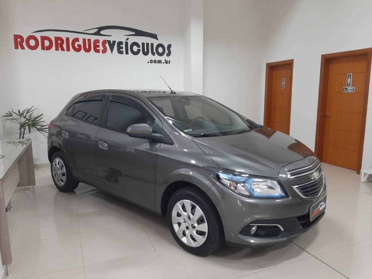CHEVROLET - ONIX - 2014/2015 - Cinza - R$ 49.900,00